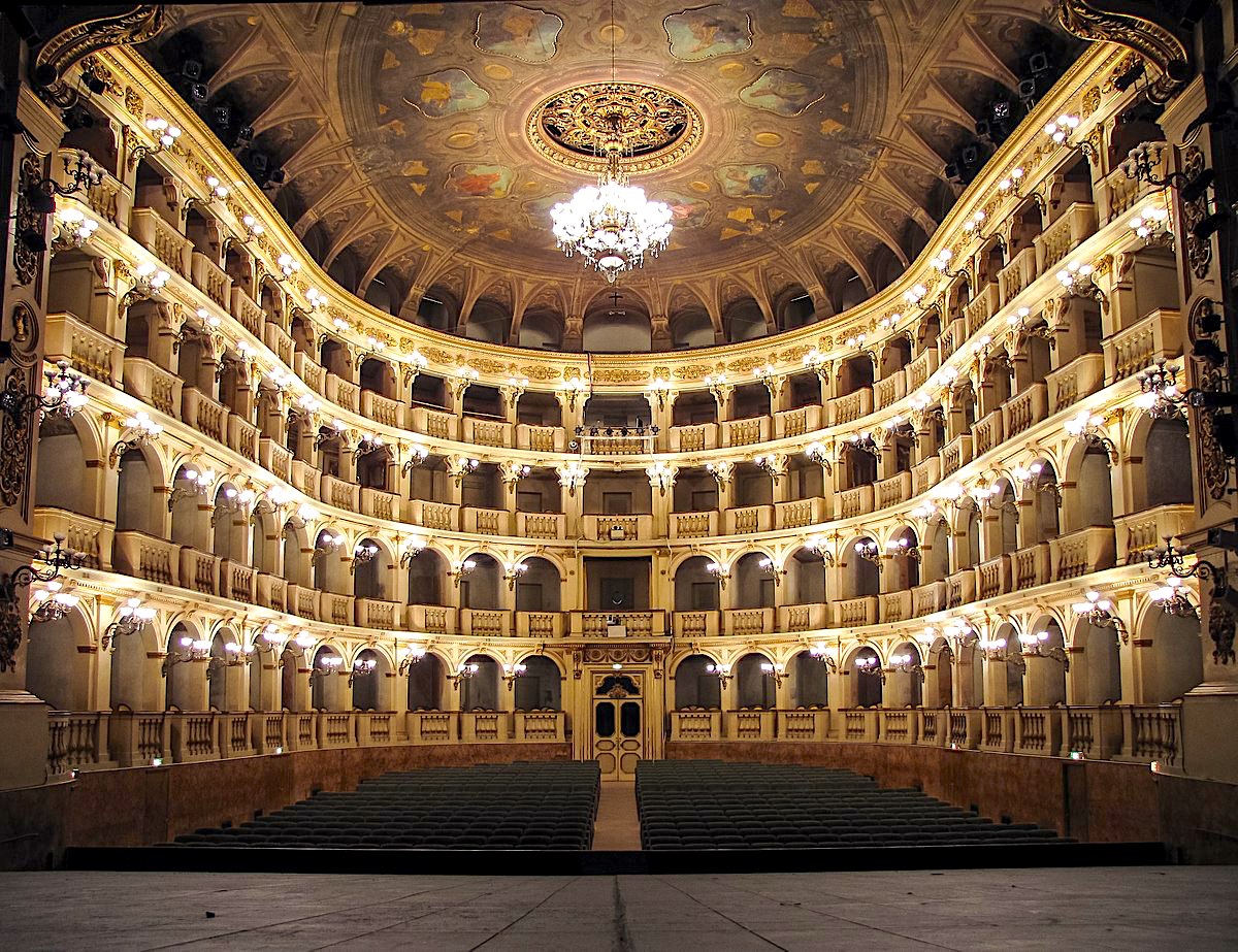 Teatro Comunale (Bologna) | Foto di Lorenzo Gaudenzi, via Wikimedia 