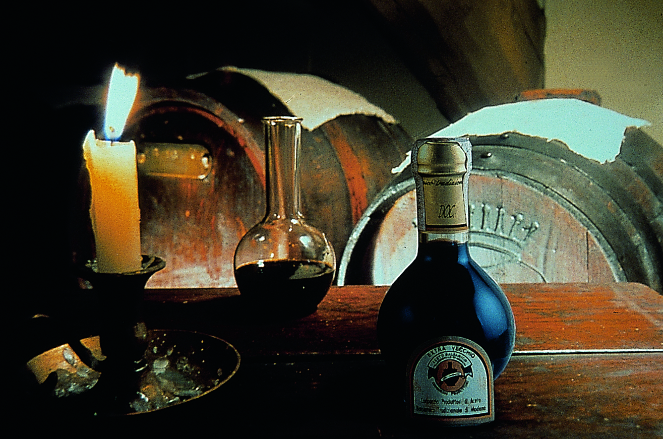 Aceto Balsamico Tradizionale antica tradizione d'Emilia Travel Emilia Romagna Aceto Balsamico Tradizionale antica tradizione d'Emilia Travel Emilia Romagna