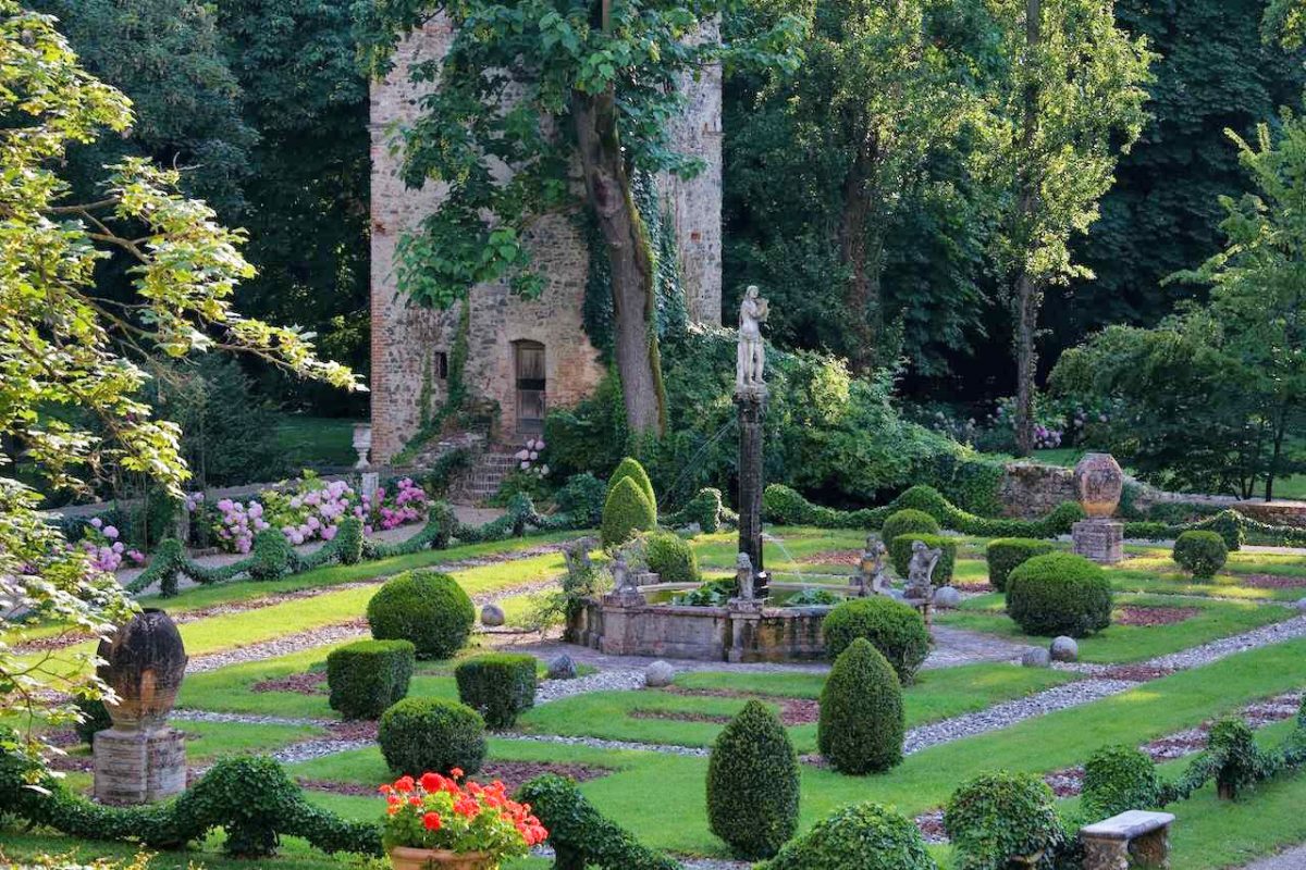 Castello di Grazzano Visconti | Foto di Dario Fusaro da Archivio Fotografico Grandi Giardini Italiani