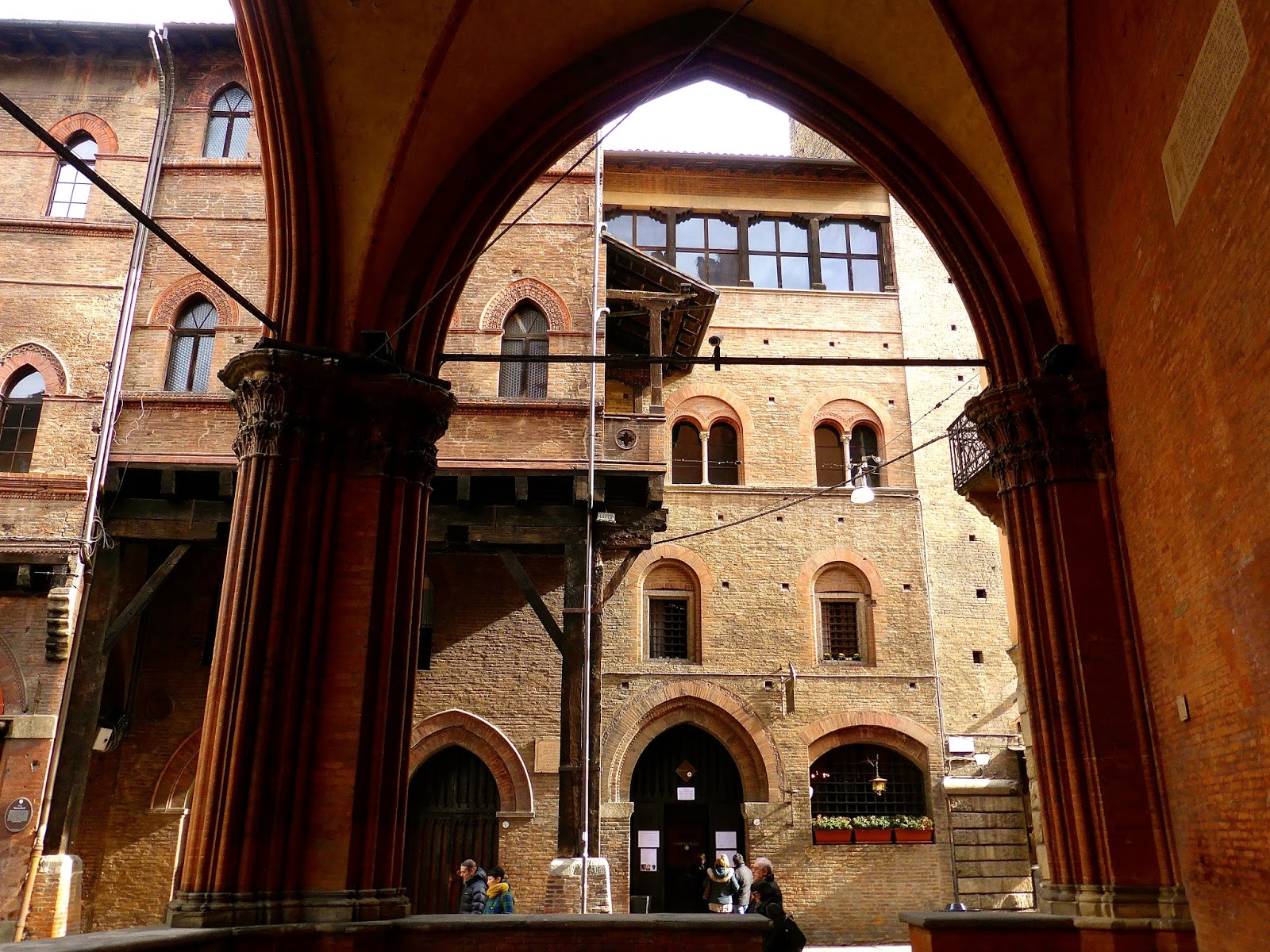 Il portico delle Case Reggiani-Seracchioli, Bologna
