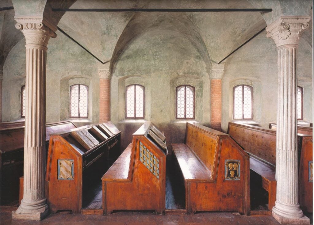 Biblioteca Malatestiana, navata Ph. Archivio Comune di Cesena