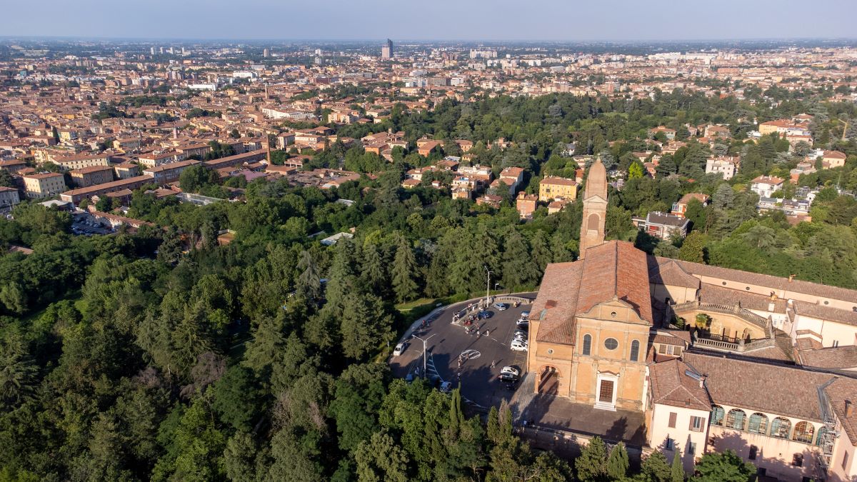 Bologna, vista su San Michele in Bosco dall'alto | Ph. Wildlab via Bologna Welcome