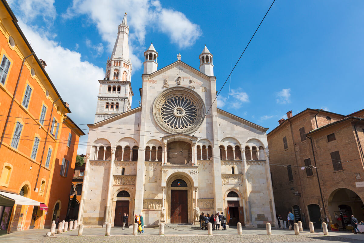 Modena (Mo), Vista sul Duomo della città e sulla Torre Ghirlandina