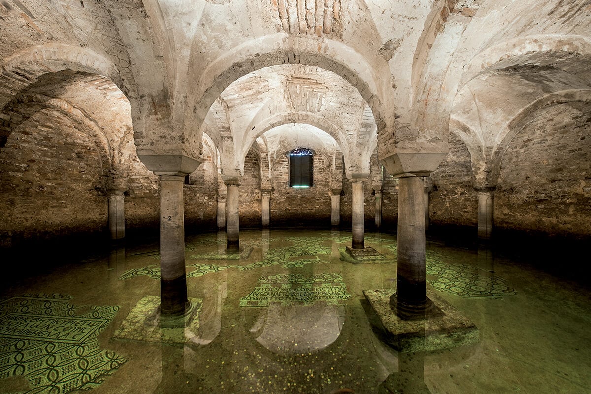 Ravenna (Ra), cripta della Basilica di San Francesco