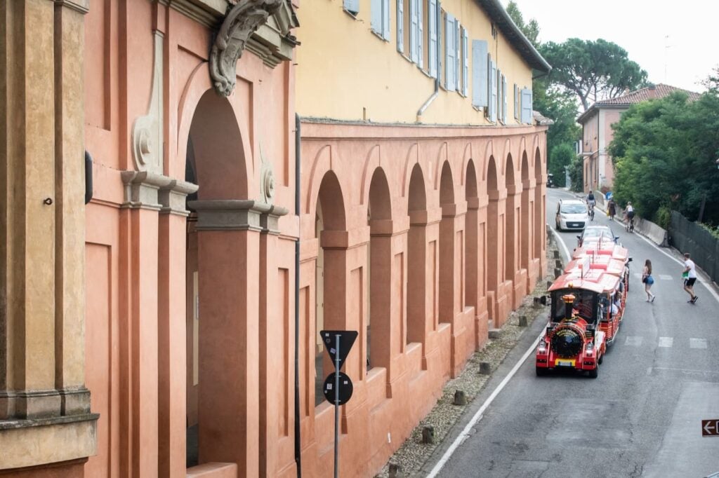 Bologna City Red Bus Ph. ©Lorenzo Burlando per Bologna Welcome