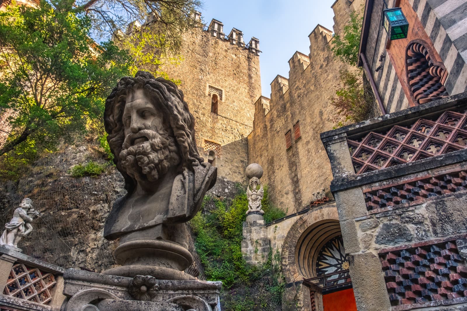 Rocchetta Mattei Ph. Luca Lorenzelli via shutterstock