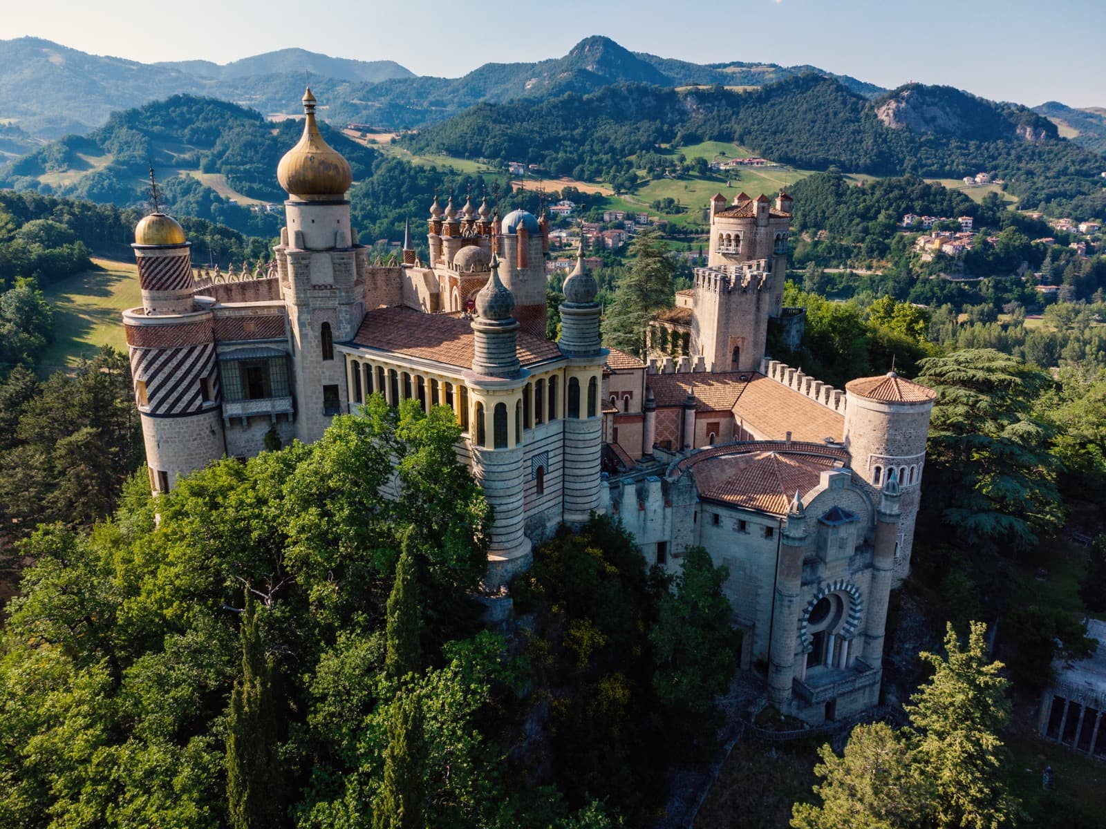 Rocchetta Mattei Ph. pio3 via shutterstock