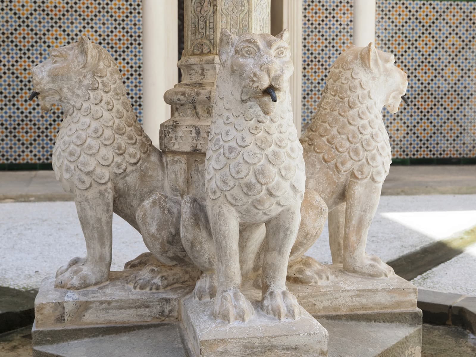 Rocchetta Mattei, corte interna | Credit: Gaia Conventi, via Shutterstock (solo uso editoriale)