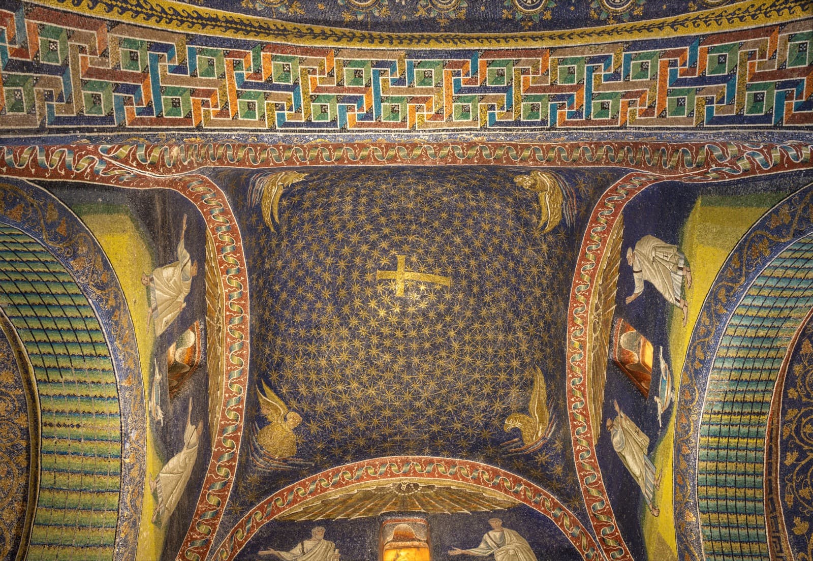 Ravenna, Mausoleo di Galla Placidia Ph. Renata Sedmakova via shutterstock solo uso editoriale