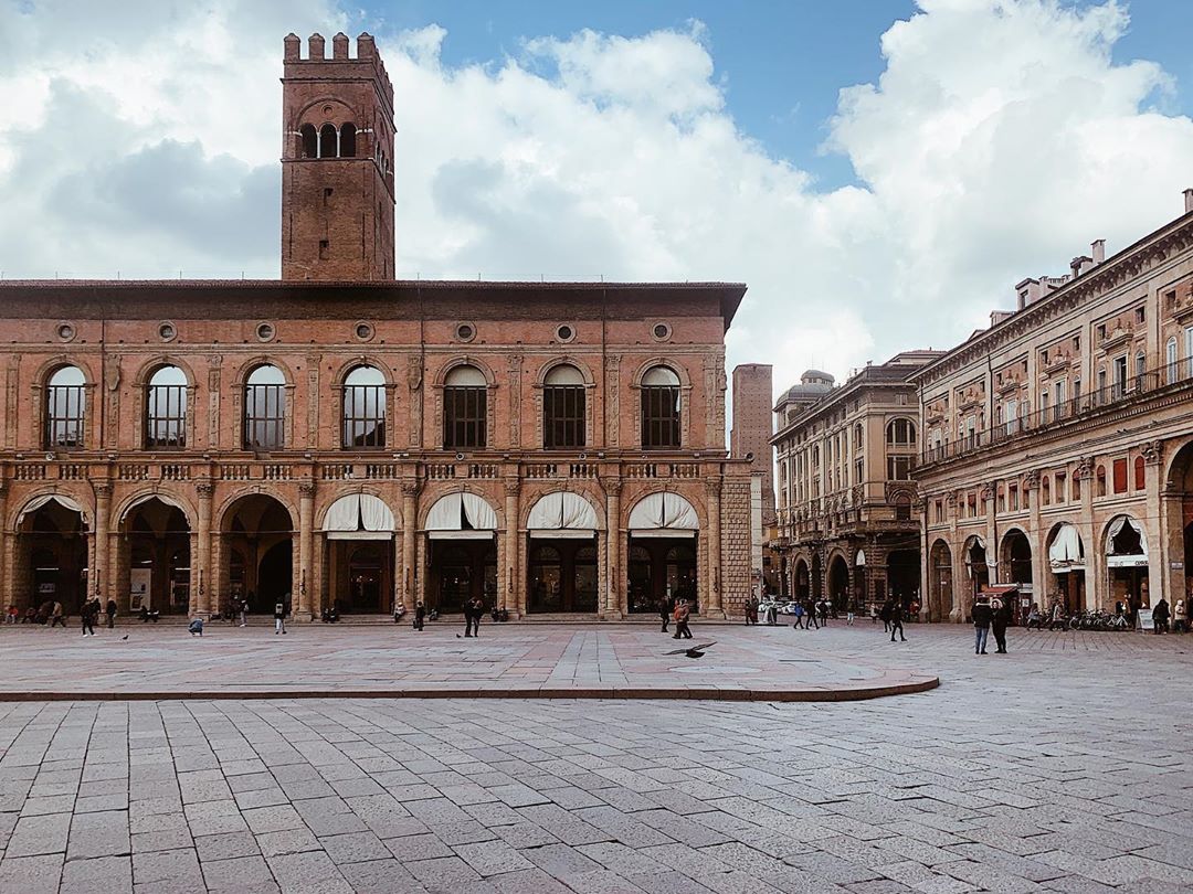 Bologna, Piazza Maggiore | Ph. @_no__fresh