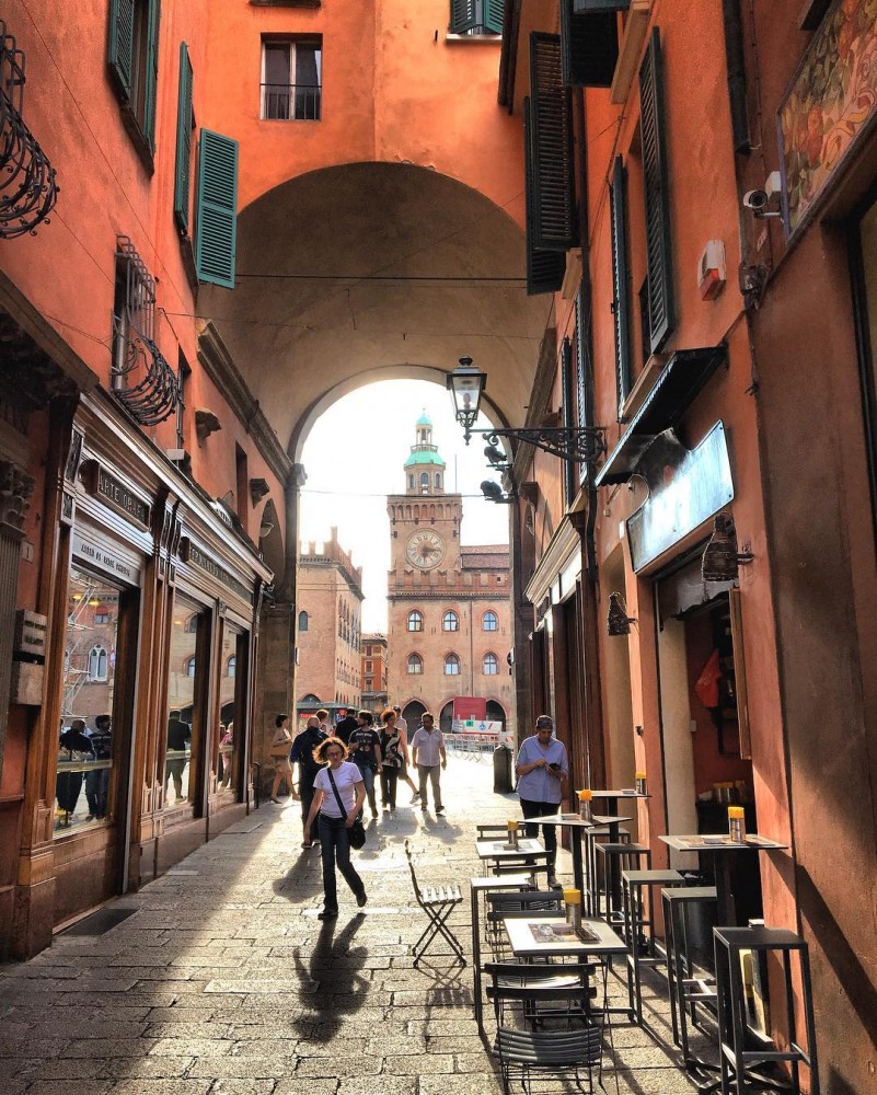 @traveldaveuk | Arrived in the beautiful Italian city of Bologna!