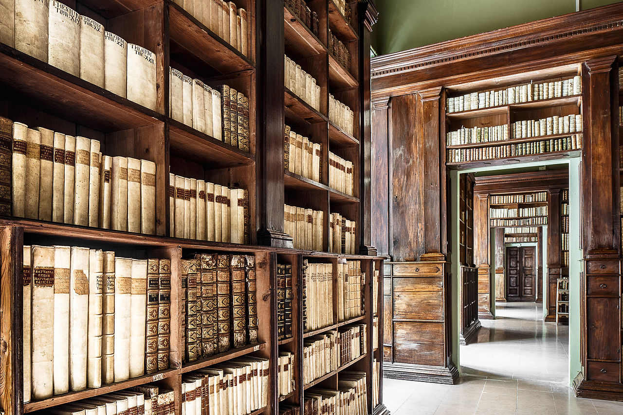 Interno Biblioteca Civica Gambalunga, Rimini | Ph. Ivan Ciappelloni