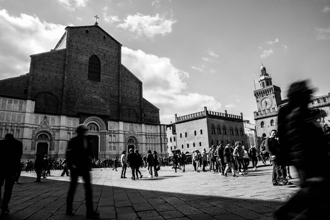 Bologna, Piazza Maggiore | Ph. @nicolaghiselli