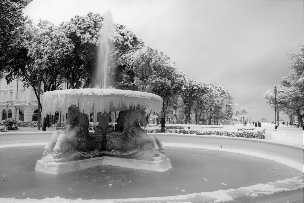 Rimini, Fontana dei quattro cavalli sotto la neve, Ph. Gianluca Moretti