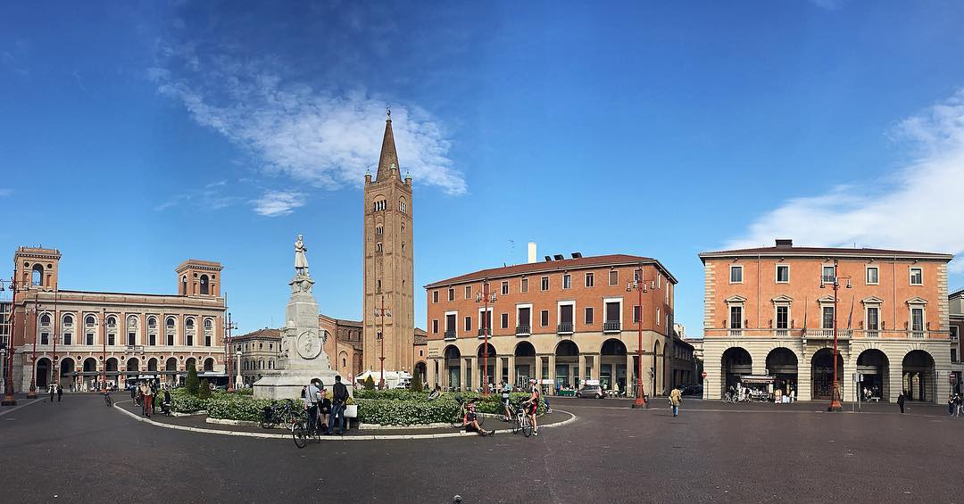 Forlì, Saffi Square with San Mercuriale Abbey Ph. @fabio33