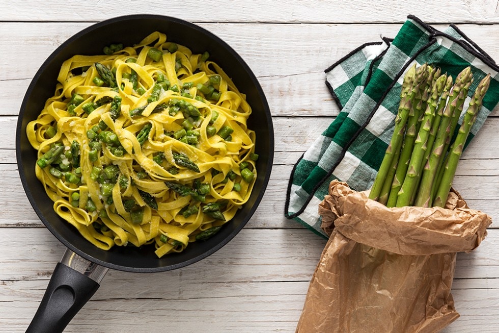 Tagliatelle all'uovo con gli asparagi