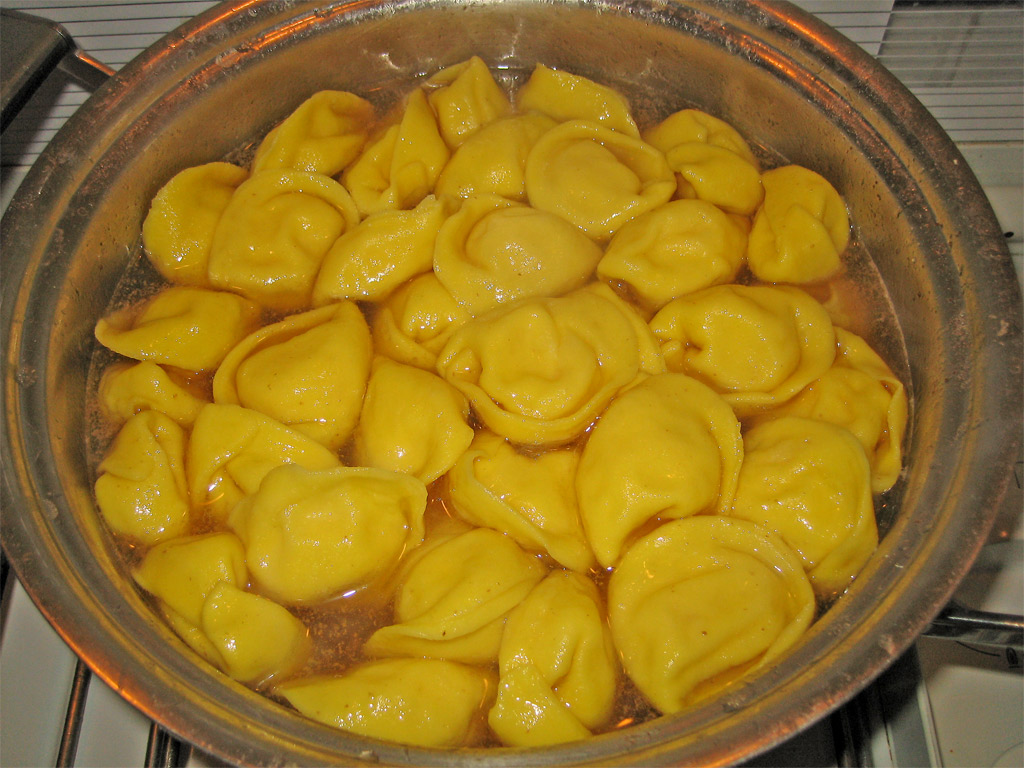 cappelletti in brodo