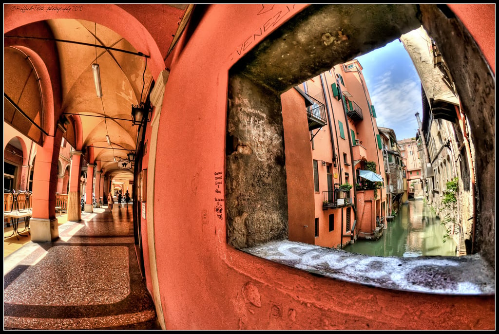 San Valentino in città - la finestrella di Via Piella ph. Raffaele Preti