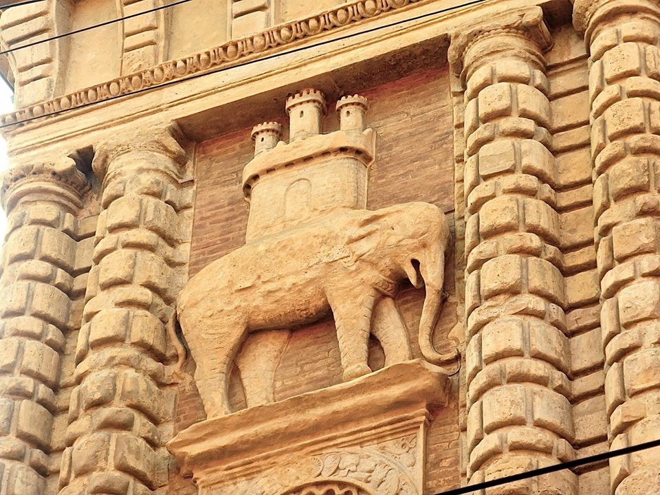 Bologna, elefanti in Strada San Vitale, ph. facciamoungiroincentro.blogspot.com