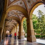 Bologna, portico di Piazza Cavour
Archivio BolognaWelcome