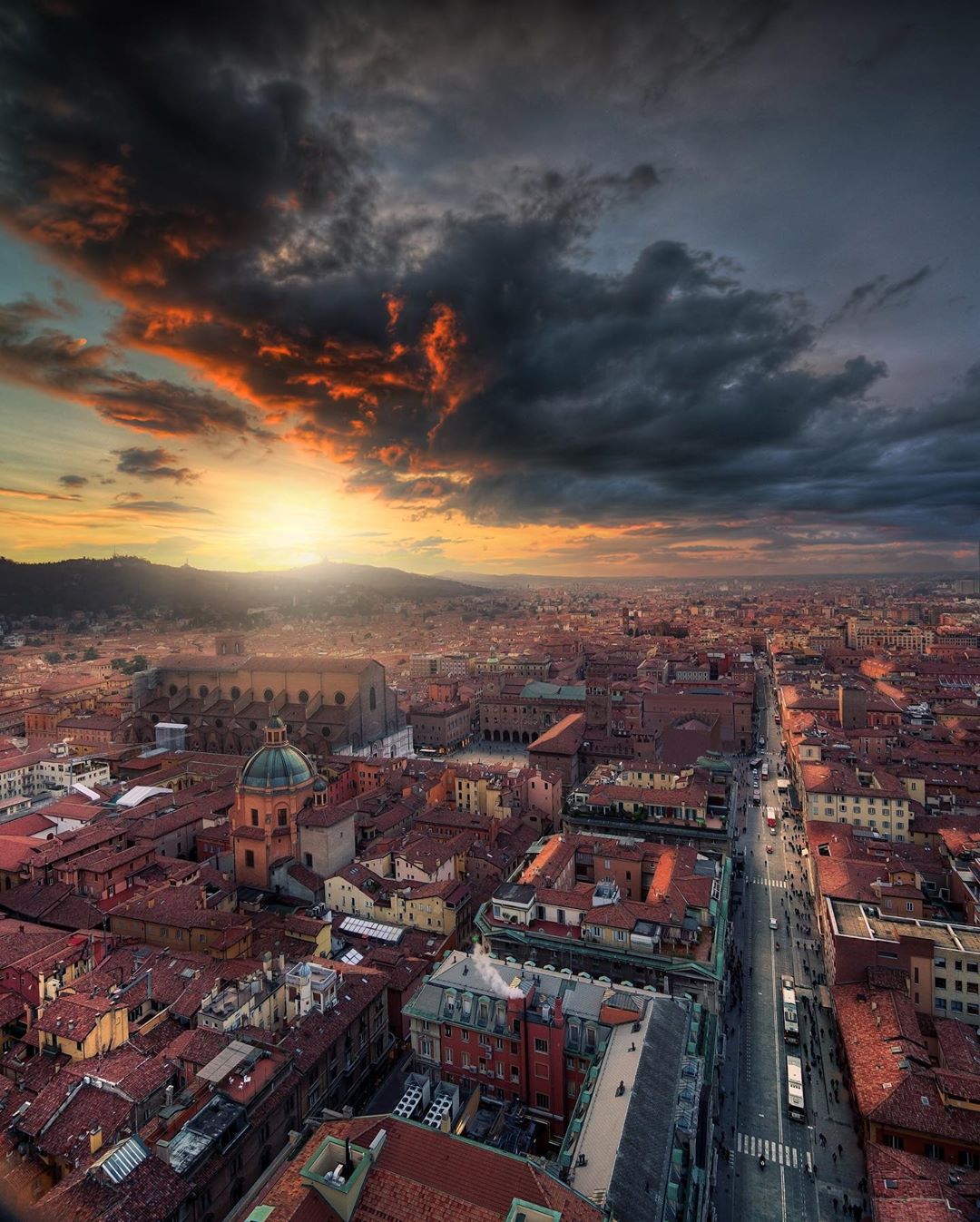 Bologna, vista dalla Torre degli Asinelli Ph. @dorpell via Instagram