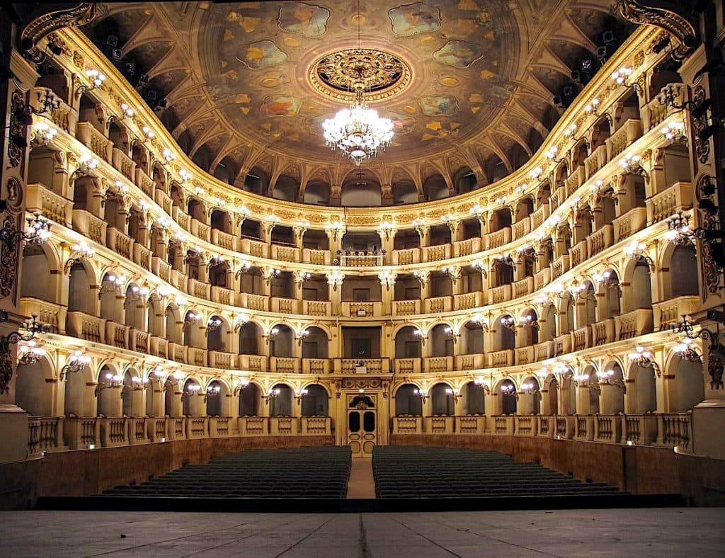 Bologna_Teatro_Comunale_ph.Lorenzo Gaudenzi, via Wikimedia