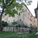 L’imponente struttura della casa a torre.