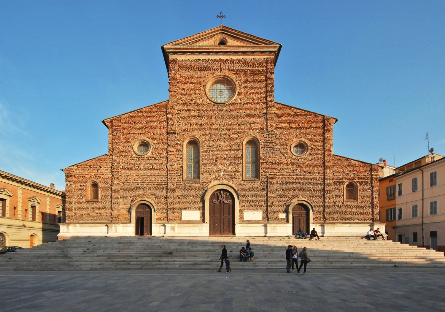 La cattedrale di Faenza intitola a San Pietro Apostolo