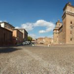 Ferrara, Chiesa S. Giuliano e Castello Estense. ph. M. Baraldi, archivio ferraraterraeacqua.it