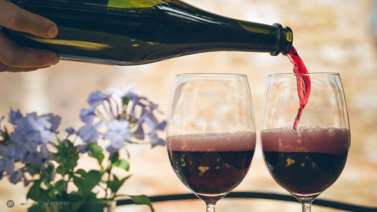 Rosso da bere e da mangiare: 3 ricette con il Lambrusco, dal primo al dolce