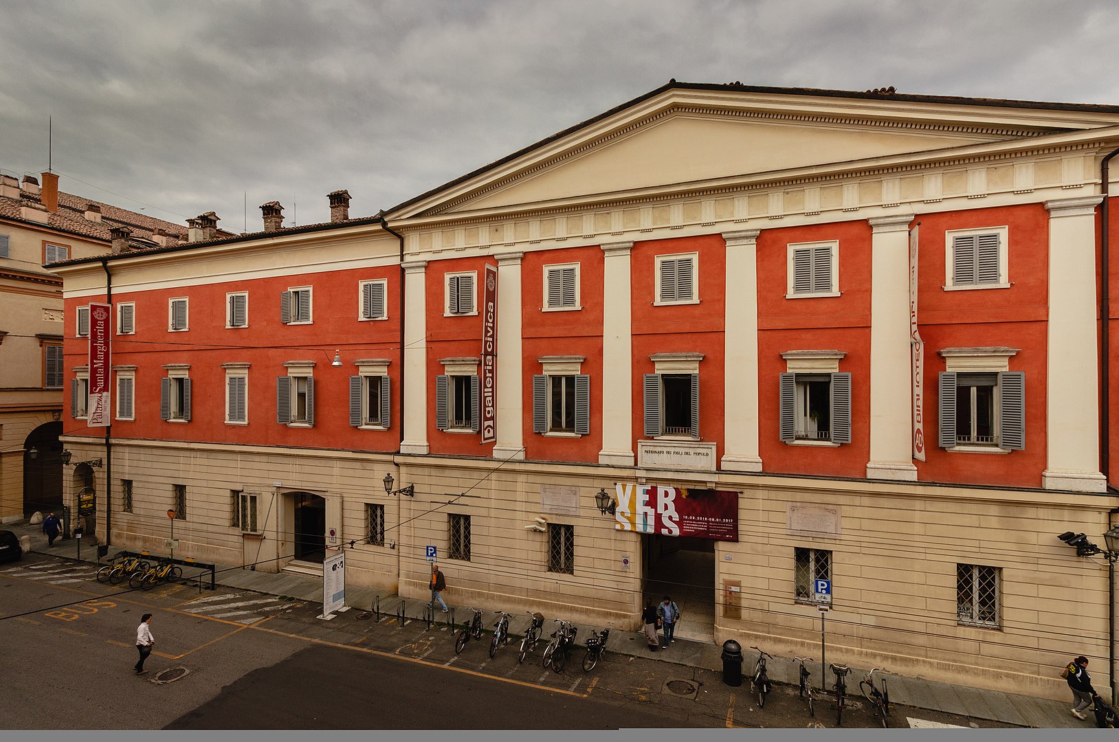 Palazzo Santa Margherita, Modena Ph. Acnaibinidrat via wiki