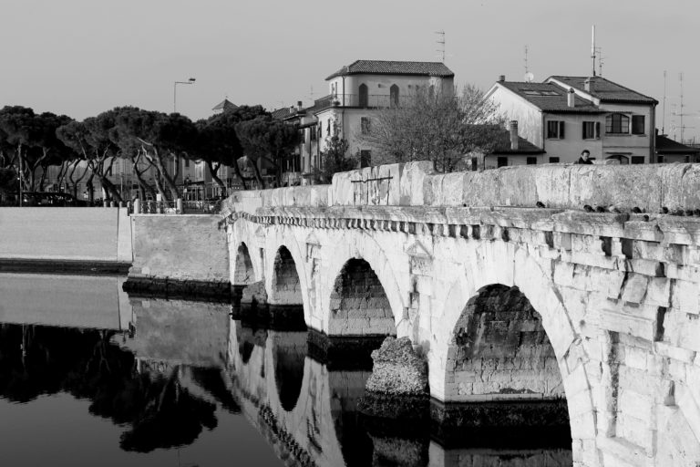 Strolling around the ancient roman town of Ariminum