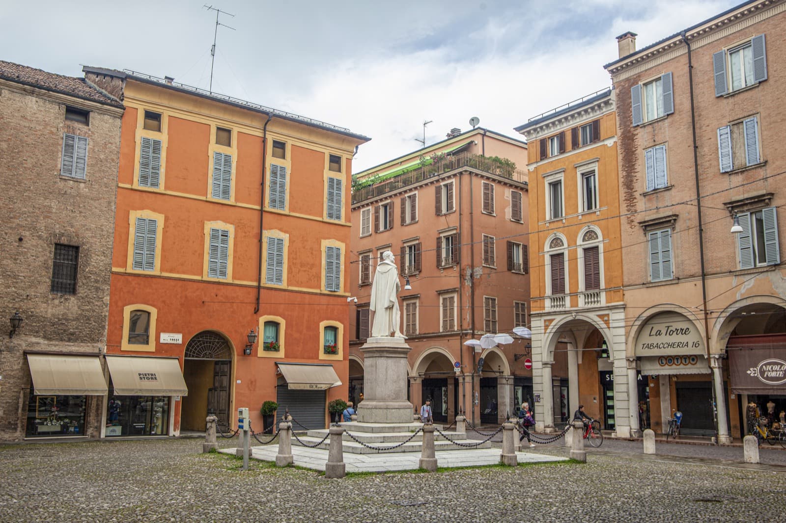 Porticos, Modena, Emilia Romagna | Ph. Daniel Clarke