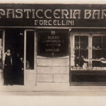 Rimini, foto d’epoca della pasticceria bar Forcellini. Foto tratta dalla pagina facebook ”La Rimini che non c’è più” via http://www.romagnaliberty.it/