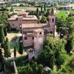 Rocca dei Bentivoglio, Bazzano, Valsamoggia (BO) Ph. @dronemilia_aerialphotos via Instagram