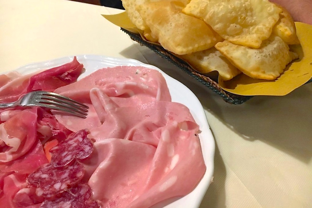 Salumi rosa tradizionali bolognesi