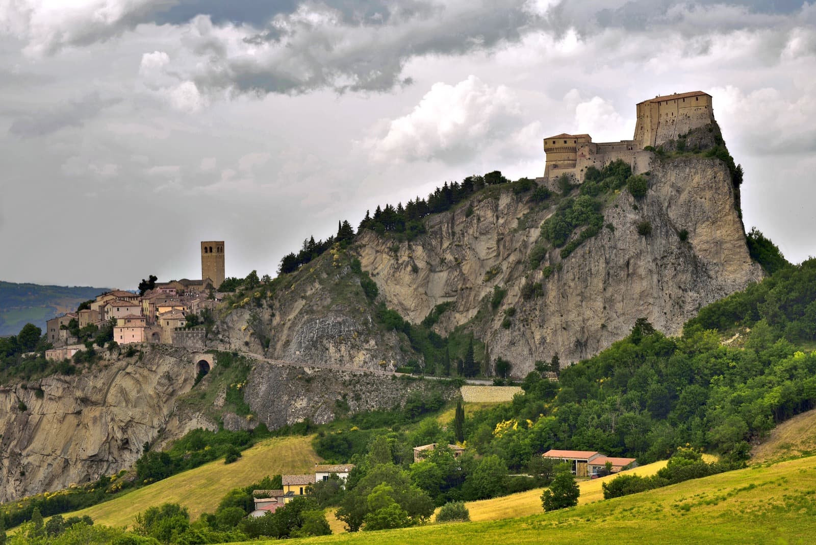 San Leo, veduta del borgo Ph. carlo_grifone