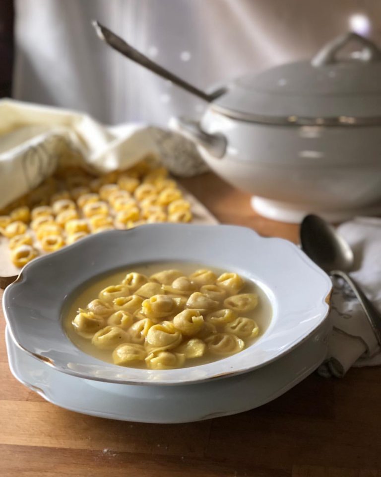 History and recipe of the Tortellino, king of Christmas (and beyond)