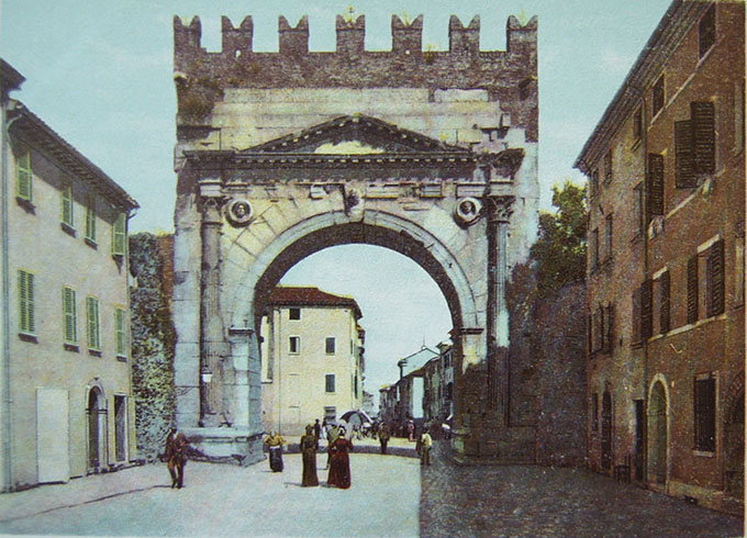 Arco di Augusto (Rimini) cosi come appariva nel 1903