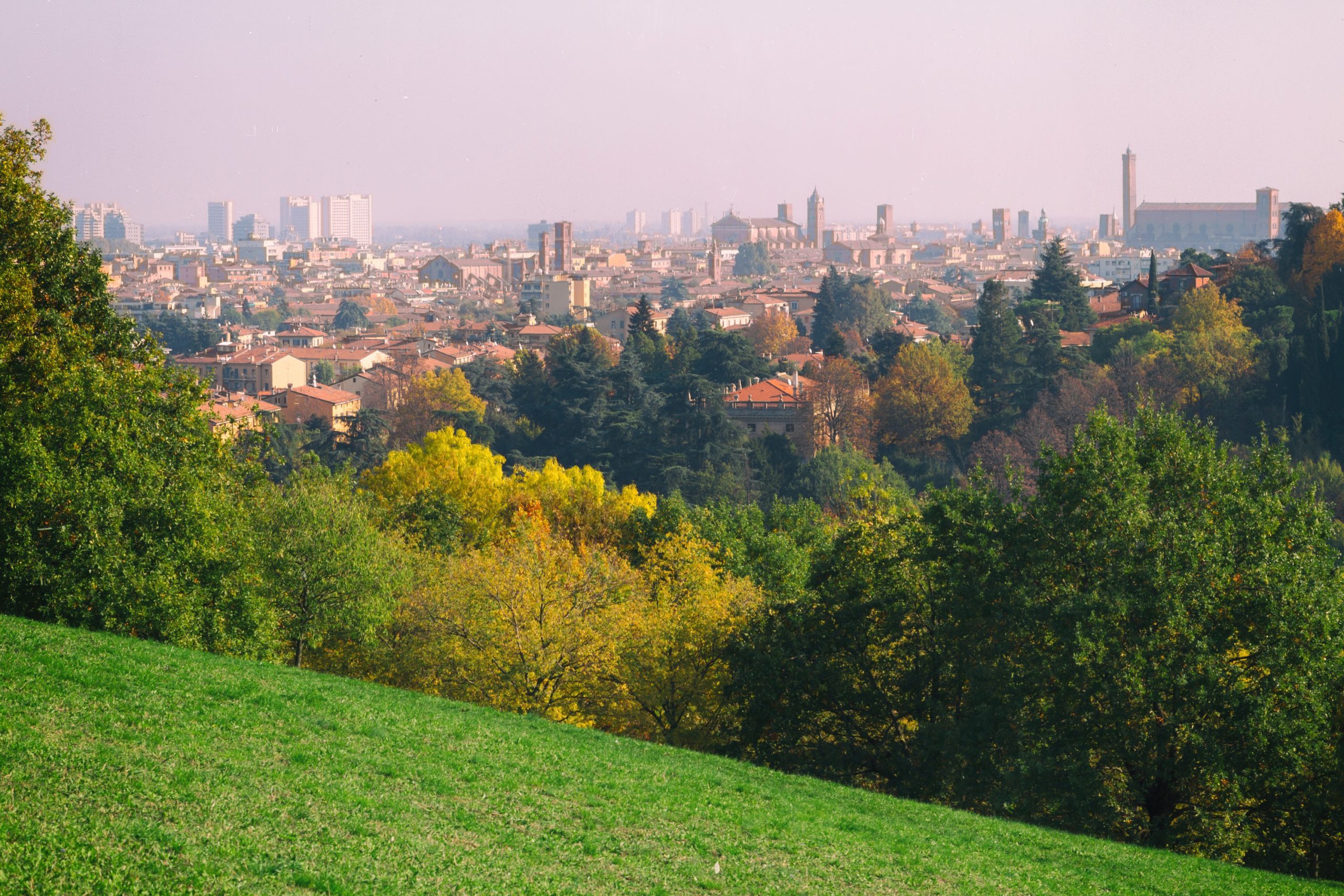 Panorama su Bologna dal giardino di Villa Spada