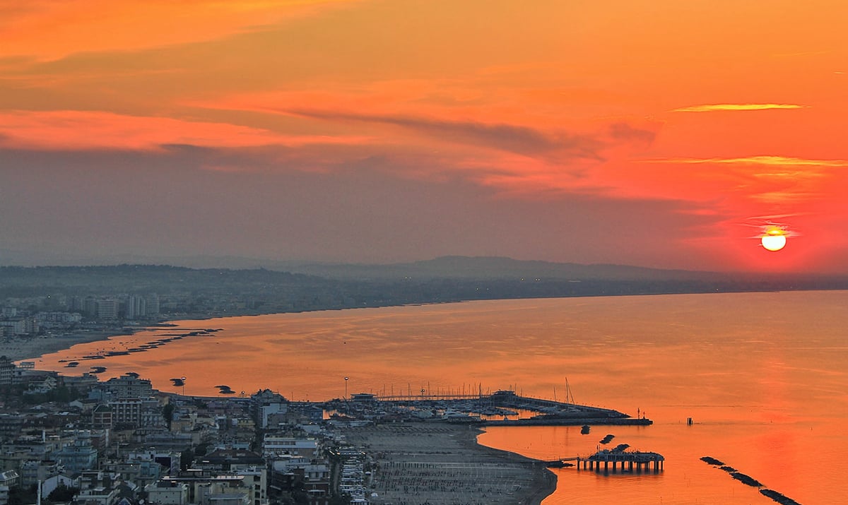 Tramonto su Gabicce Mare | Foto tratta da michelacci.com