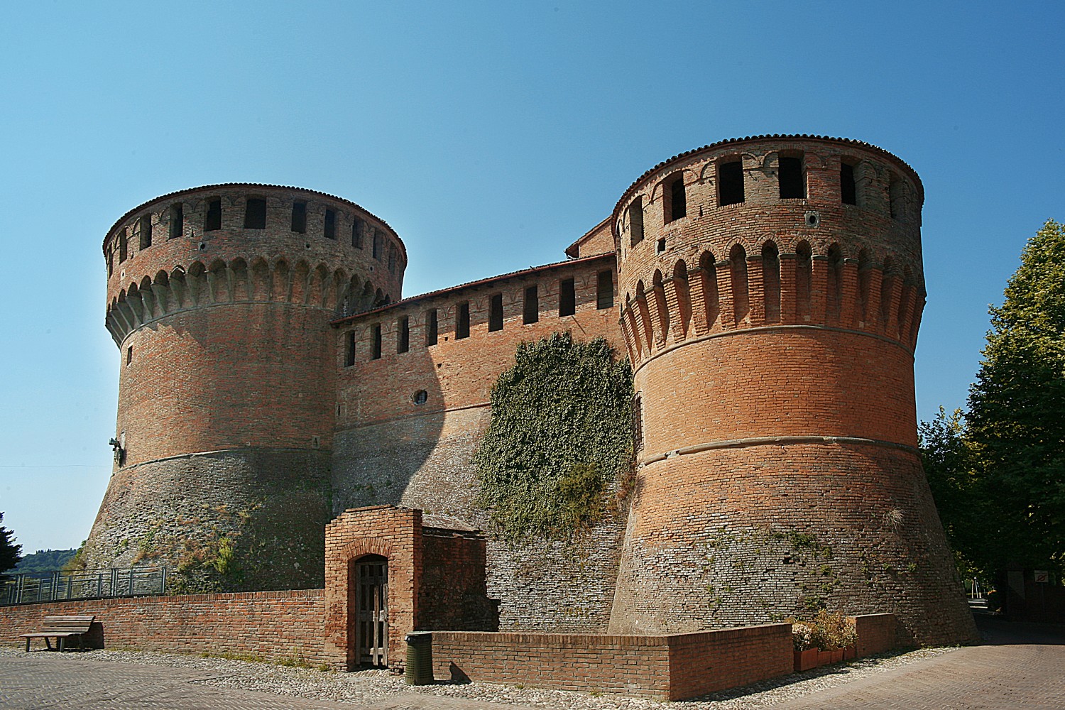 emilia romagna borghi - dozza borgo rocca @ph.-paolo barone