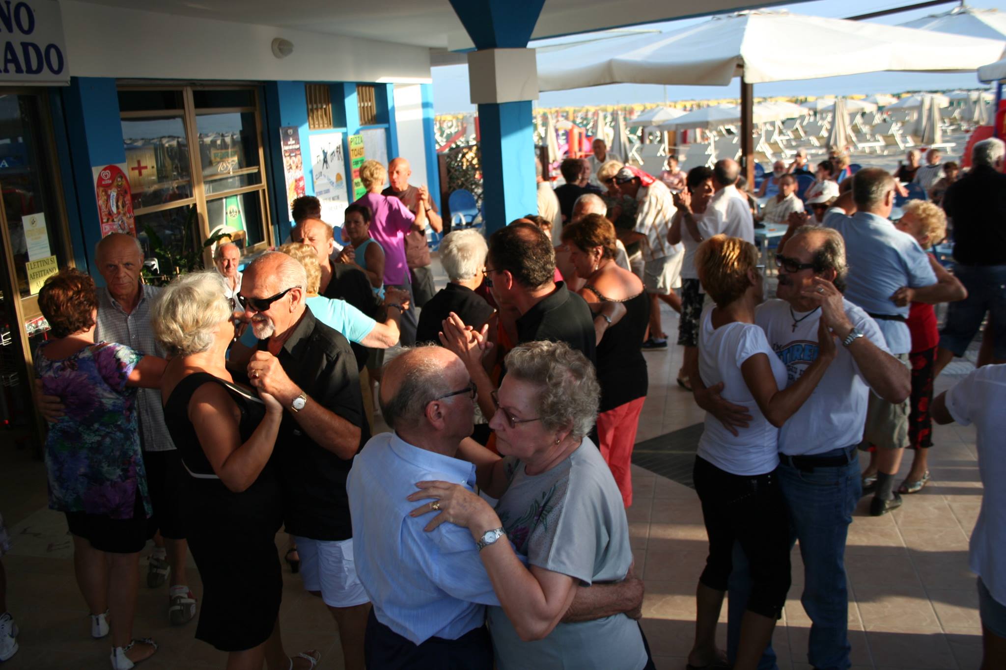 gatteo mare, forli cesena, club del liscio all'alba bagno corrado