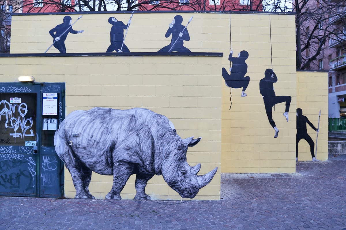 Bologna (Bo), Piazza Azzarita, Levalet