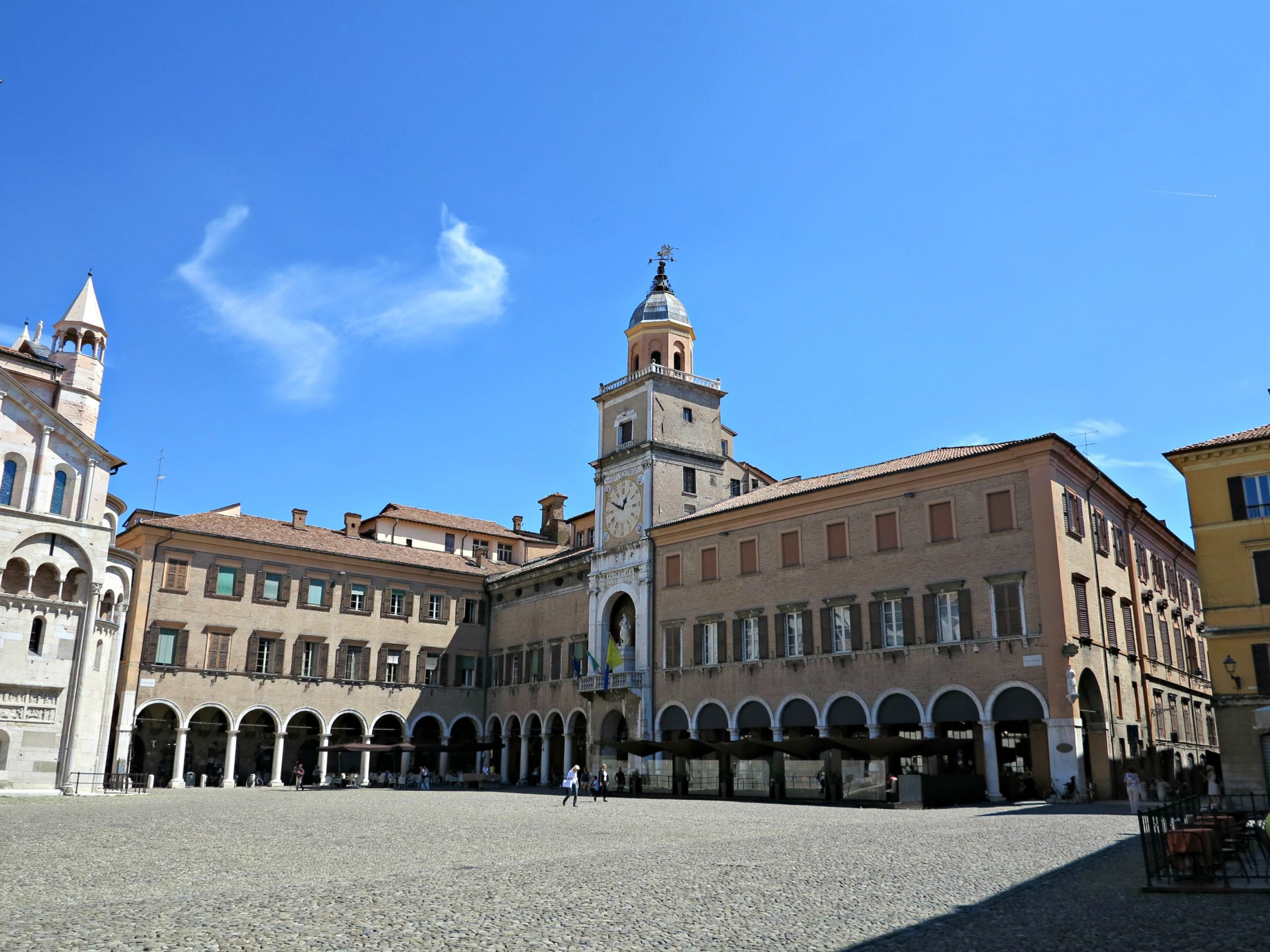 Modena, Piazza Grande Ph. mongolo1984