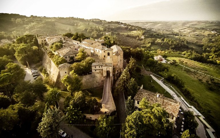 Viaggio a Montegridolfo, uno dei borghi più belli d’Italia