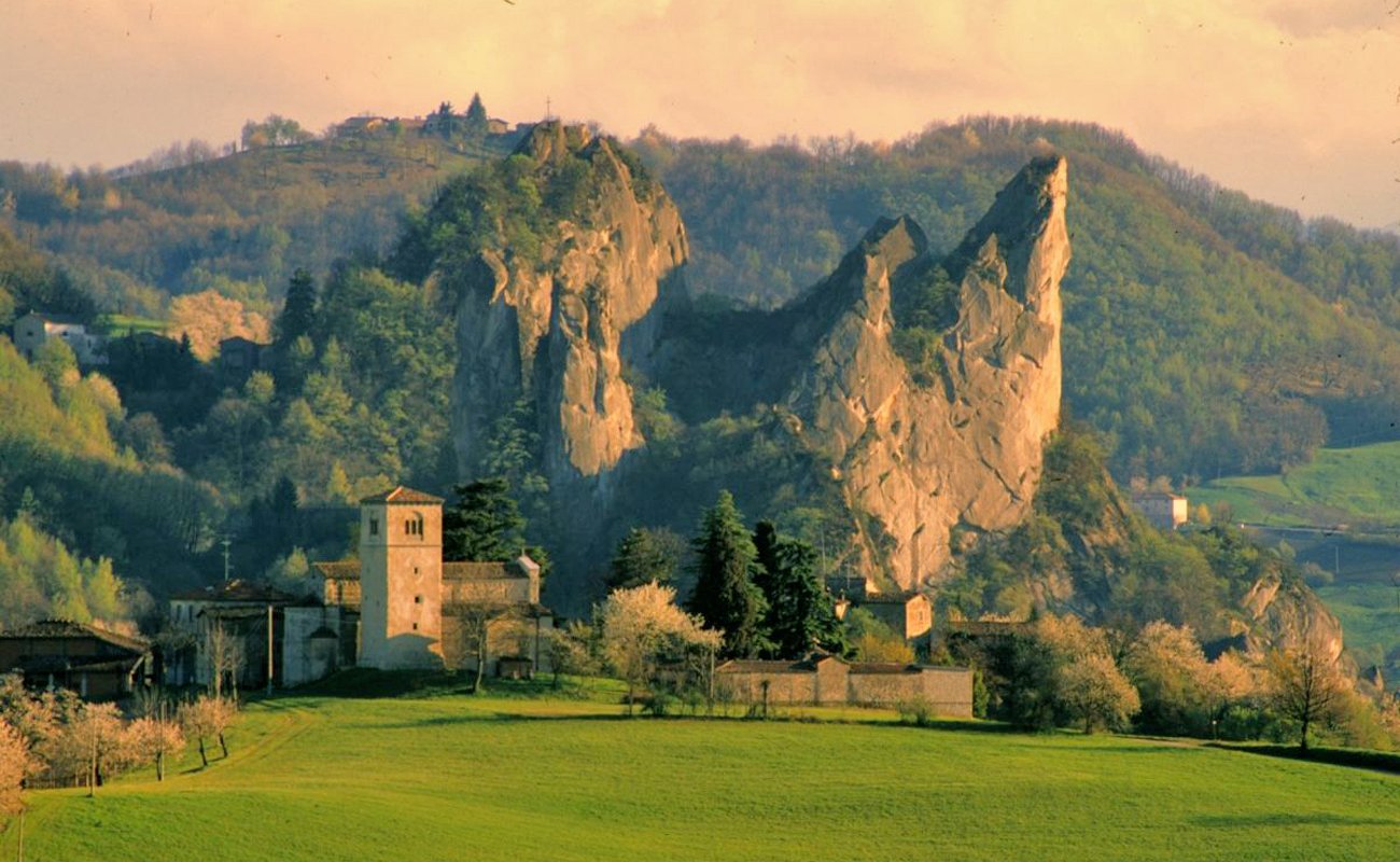 Roccamalatina Rocks (Modena) | Photo takesn from italyformovies.it