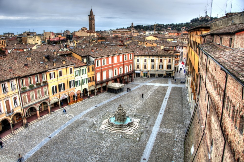 Piazza del Popolo, Cesena | Photo by Racoonlab