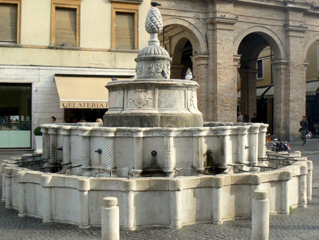 Fontana della Pigna in Piazza Cavour, Rimini