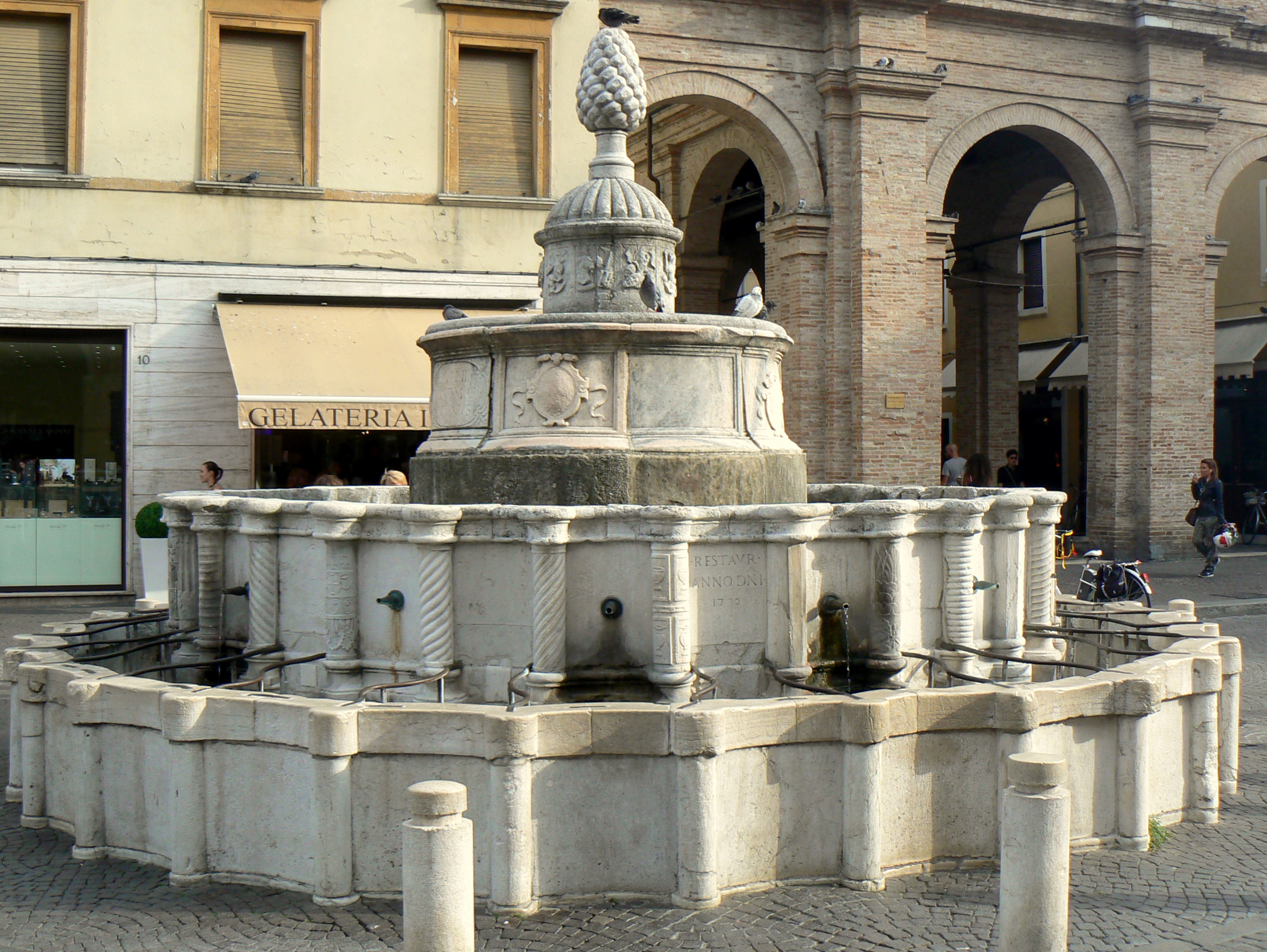 Rimini, Fontana della Pigna, Ph. paperoastro